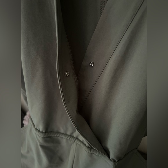 Size L green romper - Picture 3 of 4